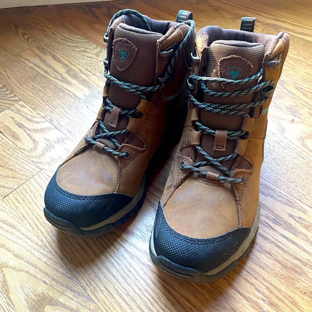 Ariat skyline hiking Boots Size 7.5 waterproof